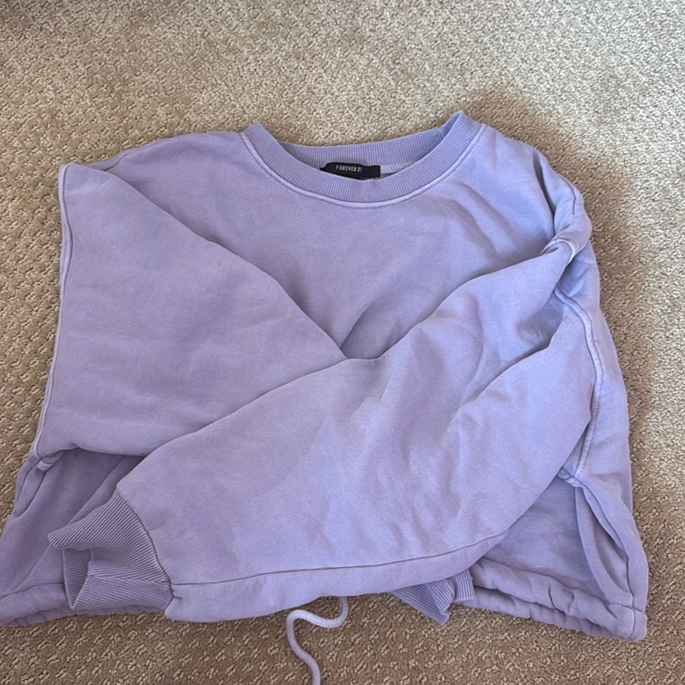Long sleeve cropped sweatshirt